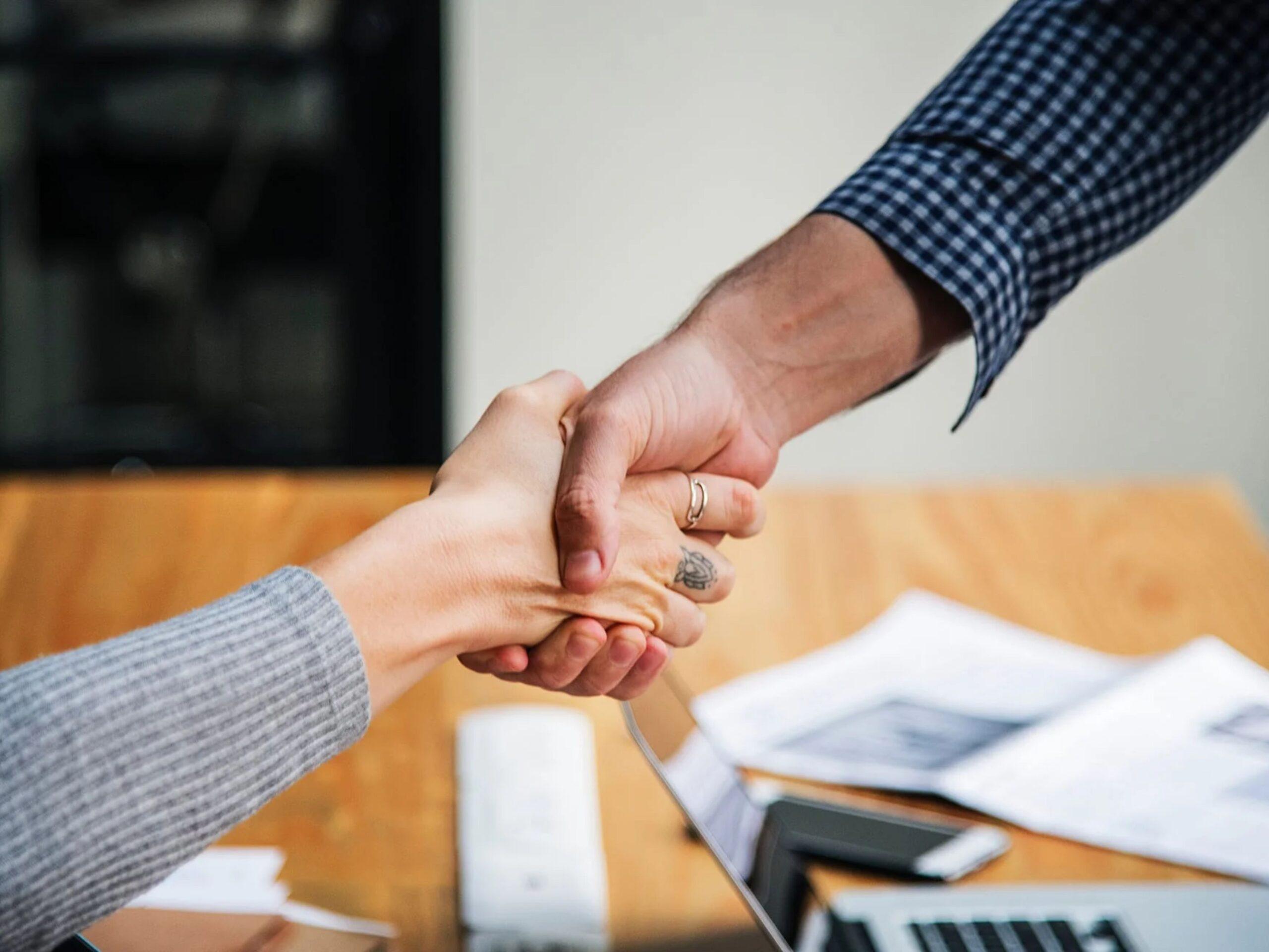 Pros and Cons of a Migration Lawyer vs Agent in Australia
